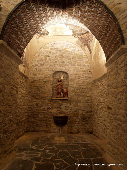 CAPILLA EN MURO NORTE, DE ACCESO A TORRE